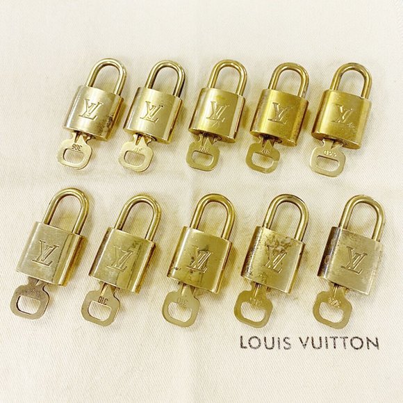 Authentic LOUIS VUITTON LV 10 SET PADLOCK CADENA KEY BAG CHARM GOLD PLATED - Picture 4 of 4